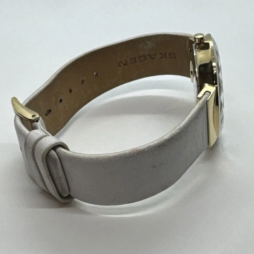 Skagen SKW2033 Women's White Leather Mother of Pearl Dial Quartz Watch JNA550
